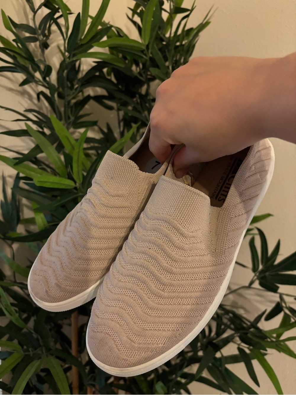 Cliffs Slip-On Knit Casual Sneakers in Beige size 7